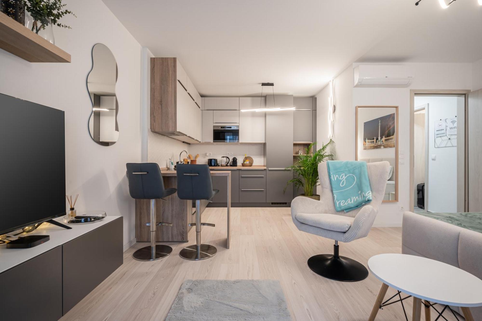 Heroes Square Apartment Будапеща Екстериор снимка